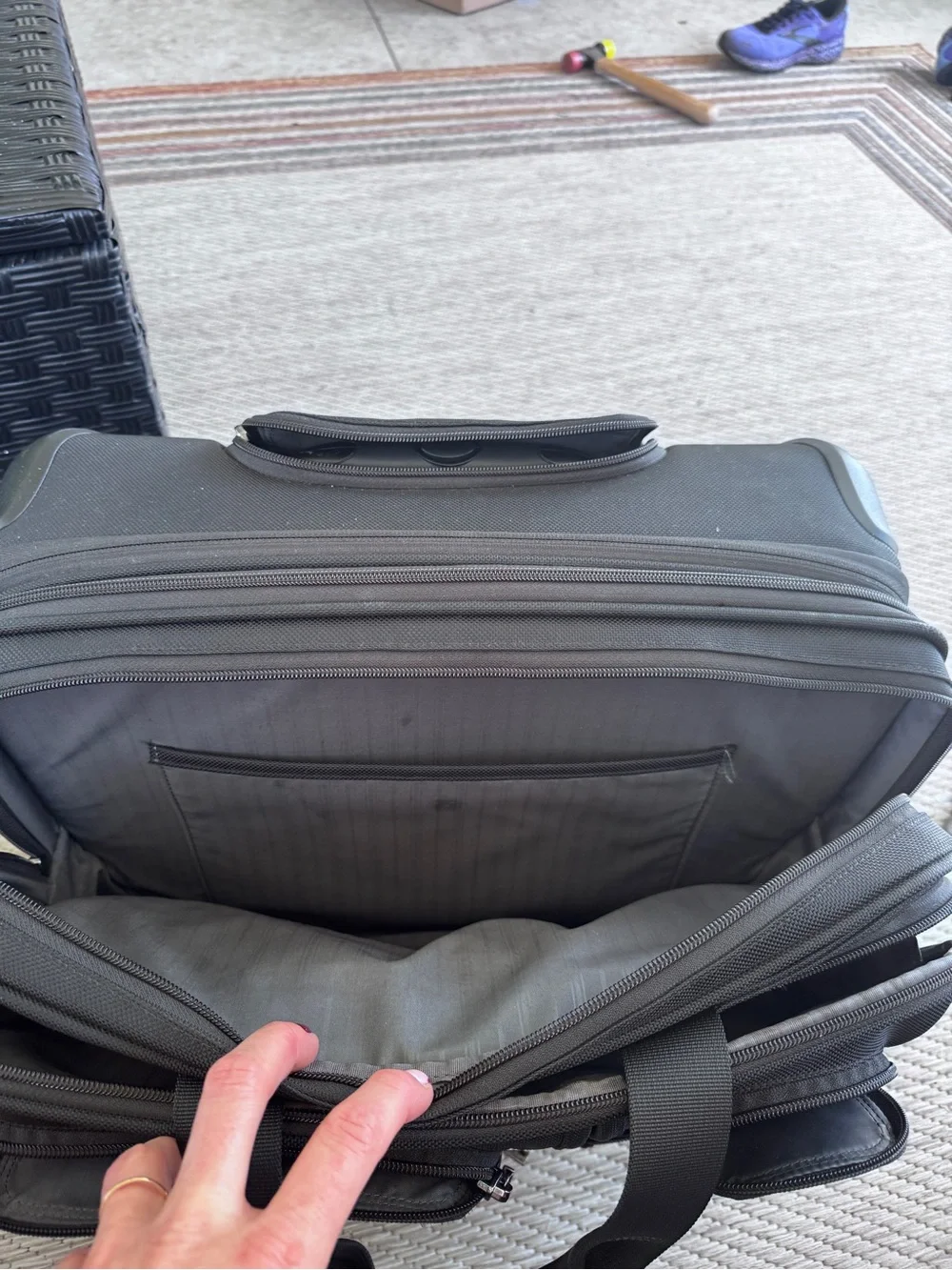 Tumi Wheeled Expandable Briefcase Bag Professional Carry-On